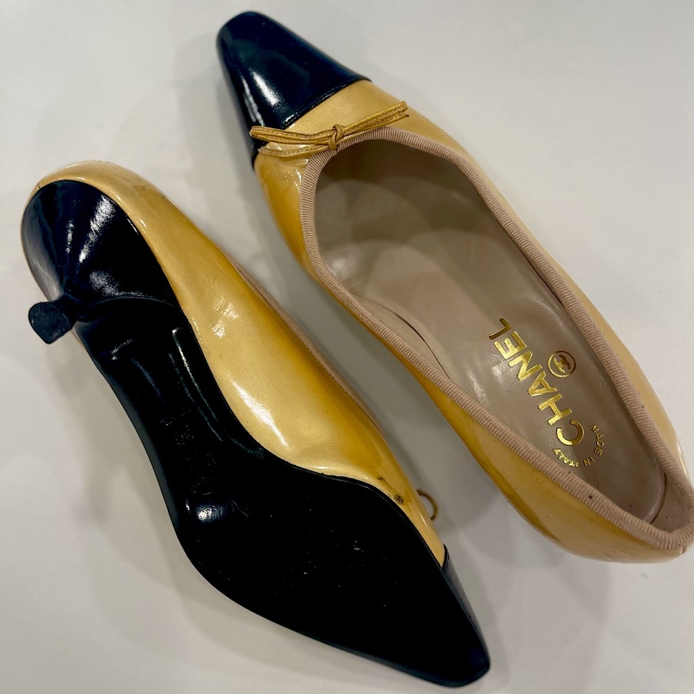 Chanel kitten heels. Barely worn, 90s. Size 38:)